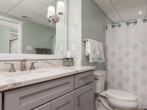 royalhawaiin109-7masterbath.jpg