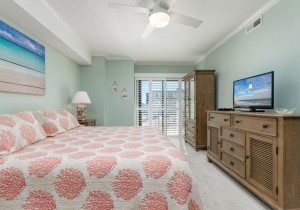royalhawaiin109-9bedroom2.jpg