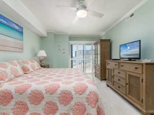 royalhawaiin109-9bedroom2.jpg