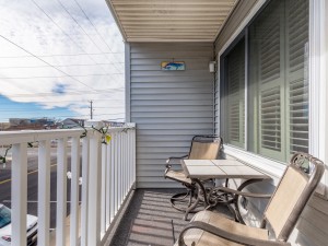 mirabella2j-4balcony.jpg
