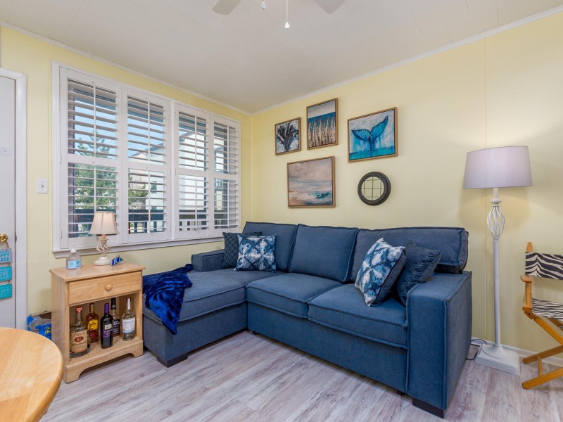 mirabella2j-9livingarea.jpg
