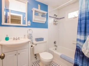 windjammer208-5075-full-bath.jpg