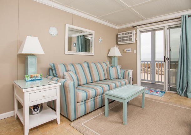 windjammer208-5081-living-area.jpg