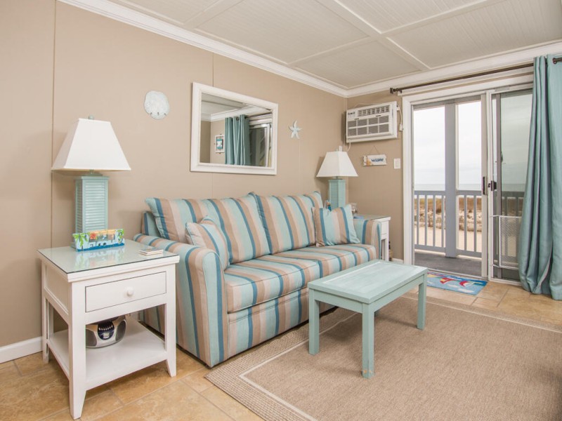 windjammer208-5081-living-area.jpg