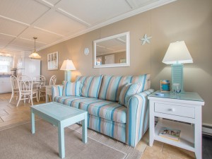 windjammer208-5086-living-area.jpg