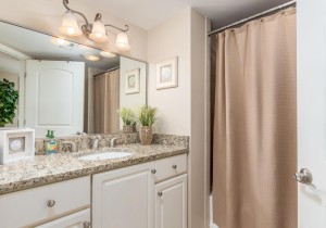 makai114-5masterbath.jpg