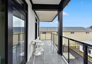 kyma-5-58balcony.jpg