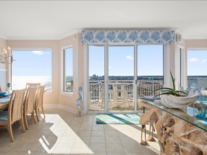 gg-1501-19-balcony-access.jpg