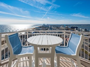 gg-1501-56-balcony.jpg
