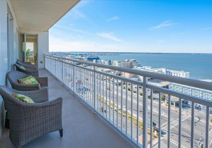 gg-1501-65-bayside-balcony.jpg