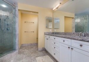 gateway1402-23-master-bath.jpg