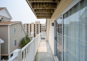 wight14205-9b-10-3rd-floor-balcony.jpg