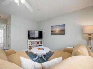 wight14205-9b-26-upstairs-family-room.jpg