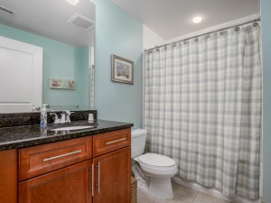 gateway305-23bath2.jpg