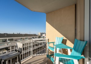 gateway305-4-balcony.jpg