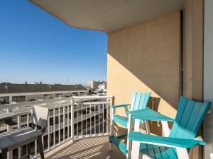 gateway305-4-balcony.jpg