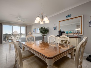 gateway305-8-dining-area.jpg