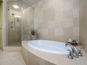 gateway305-9master-bath.jpg
