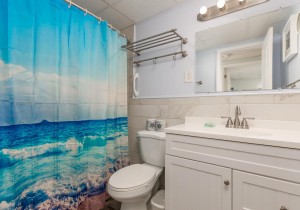 windjammer201-11bath.jpg