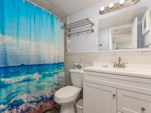 windjammer201-11bath.jpg