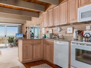 beachplace1-13bkitchen.jpg