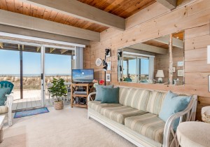 beachplace1-14blivingarea.jpg