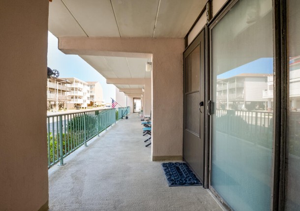 beachhouse106-13porch-area.jpg