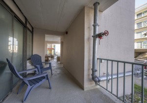 beachhouse106-4-covered-patio.jpg