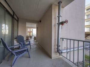 beachhouse106-4-covered-patio.jpg