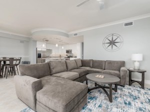 gateway13004-1-32-living-area.jpg