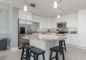 gateway13004-1-33-kitchen.jpg