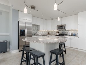 gateway13004-1-33-kitchen.jpg