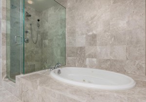 gateway13004-1-43-masterbath.jpg