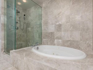 gateway13004-1-43-masterbath.jpg