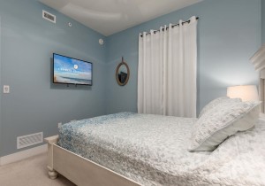 gateway13004-1-45b-bedroom-2.jpg