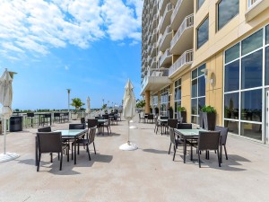 outdoorpatiolana.jpg