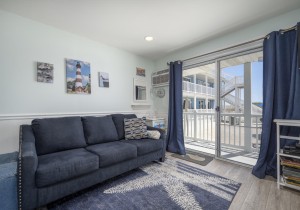 jammer105-2-living-area.jpg
