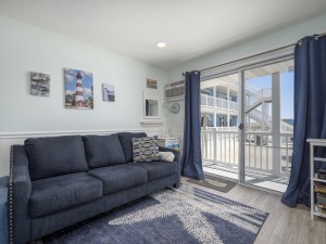 jammer105-2-living-area.jpg