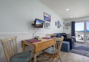 jammer105-4-dining-area.jpg