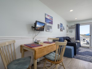 jammer105-4-dining-area.jpg
