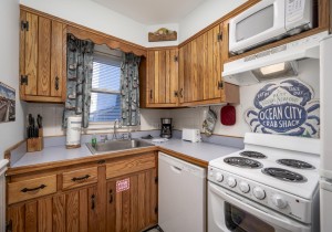 jammer105-6-kitchen.jpg