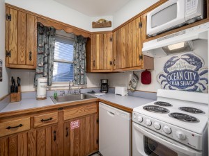 jammer105-6-kitchen.jpg