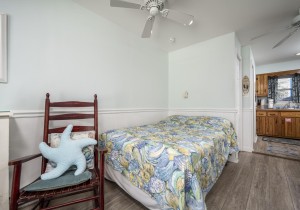 jammer105-8-sleeping-area.jpg