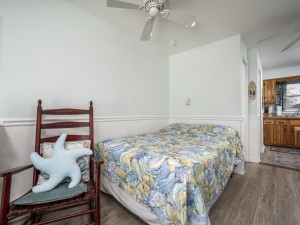jammer105-8-sleeping-area.jpg