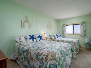 10-primary-bedroom.jpg
