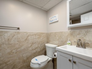 16-hall-bath.jpg