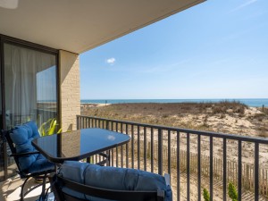 18-balcony.jpg