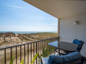 19-balcony.jpg