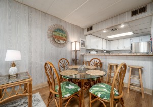 6-dining-table-and-breakfast-bar.jpg