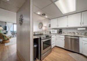 7-kitchen.jpg